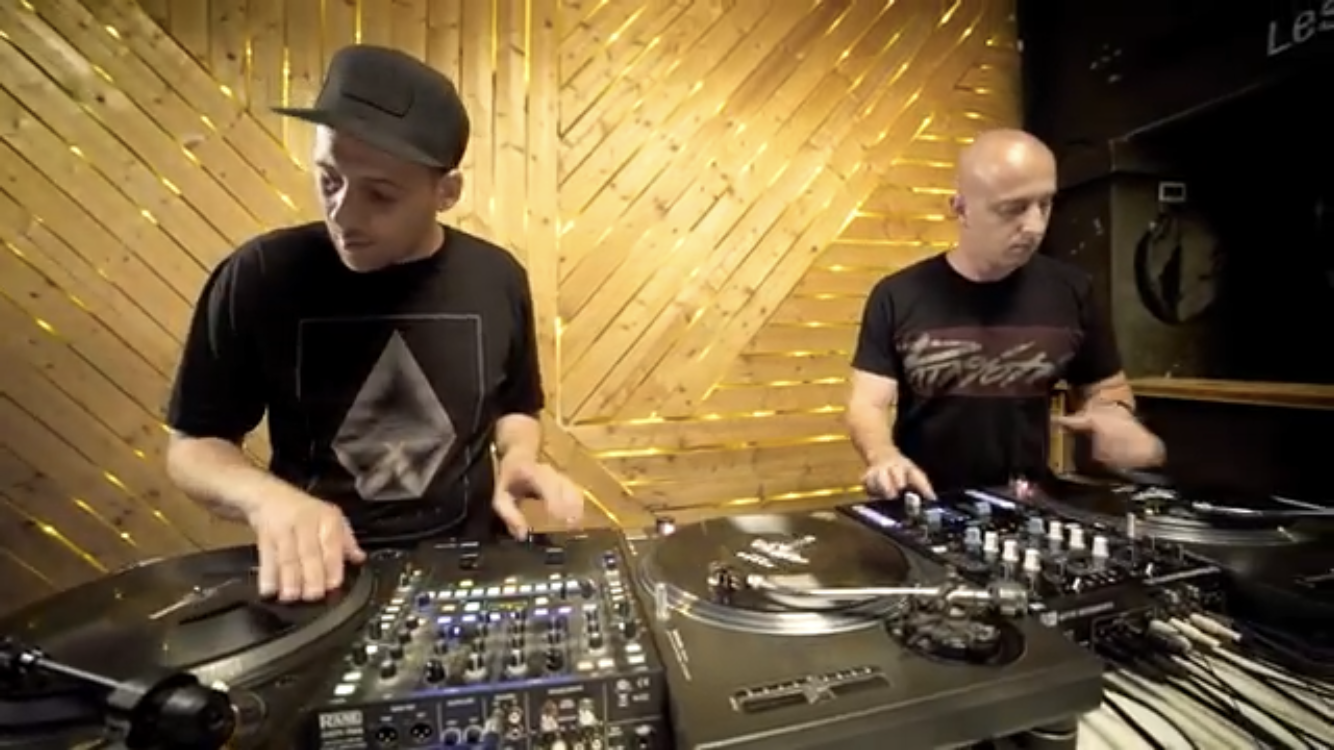 Dj Crabees & DJ Piski (NM Scratcherz) – Spandex man routine